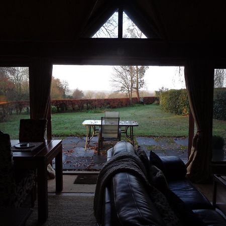 Idyllic Log Cabin Near Stratford Upon Avon Екстериор снимка
