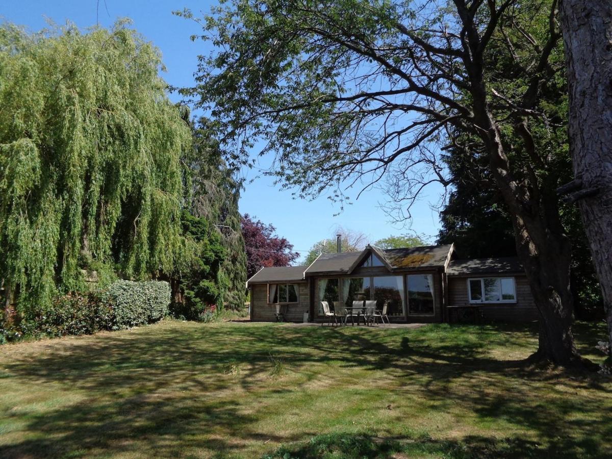 Idyllic Log Cabin Near Stratford Upon Avon Екстериор снимка
