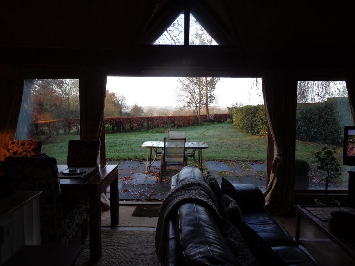 Idyllic Log Cabin Near Stratford Upon Avon Екстериор снимка